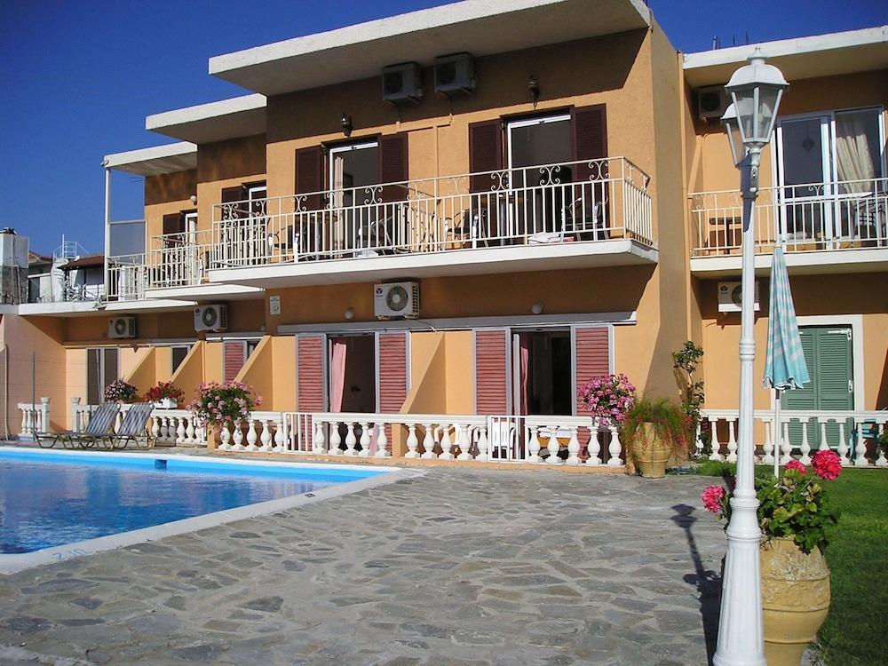 River Studios & Apartments Mesongi Luaran gambar